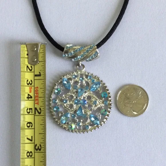 BLUE-tiful Rhinestone Necklace - Picture 5 of 6